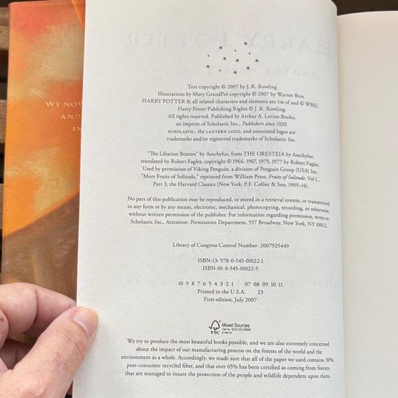 Harry Potter and the Deathly Hallows Book - Picture 3 of 5